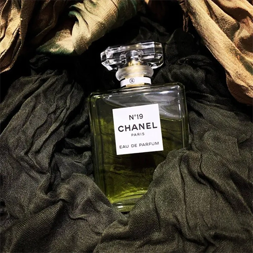 Chanel No 19 Eau de Parfum